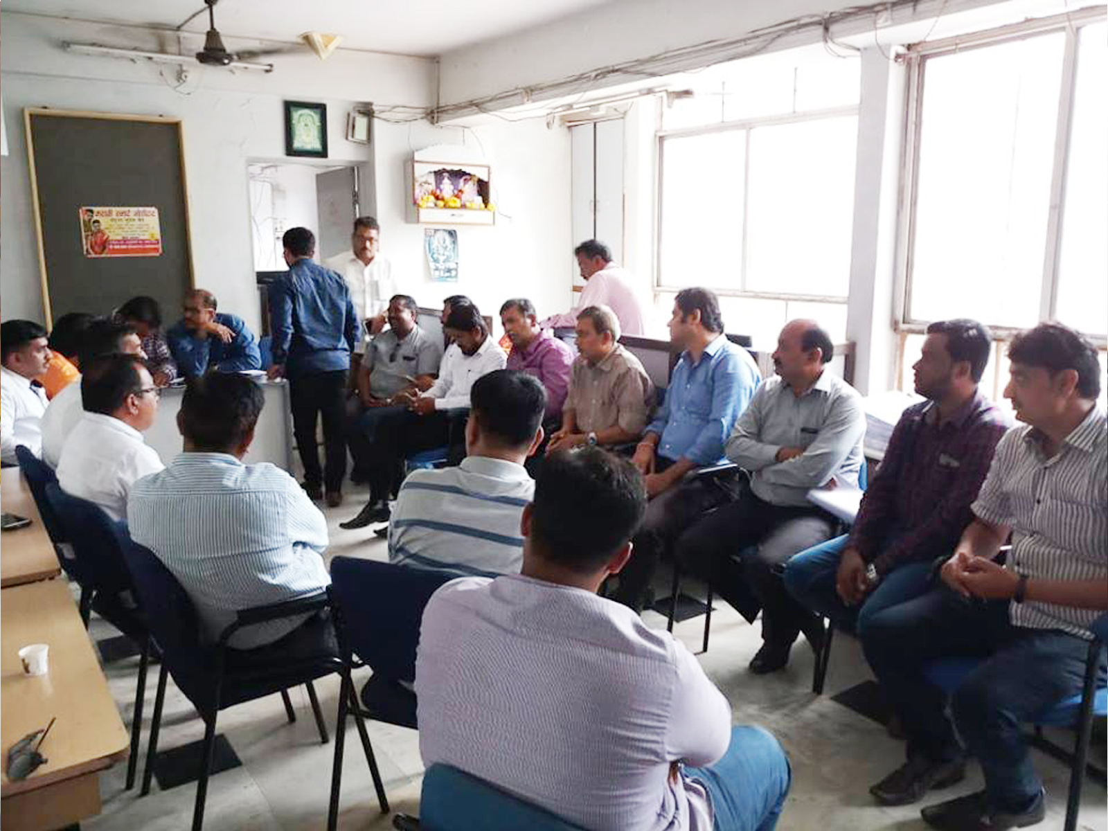 पवार घराणे सामाजिक प्रतिष्ठन तर्फे बैठक